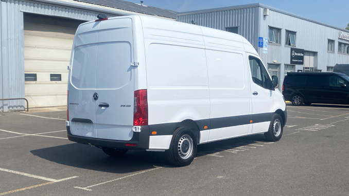 Mercedes-Benz Sprinter 315Cdi L2 Diesel Rwd 3.5t H2 Pro Van 9G-Tronic - Image 9